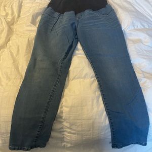 Medium wash maternity jegging
